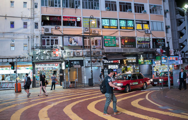 港股科技股仍在压缩估值中
